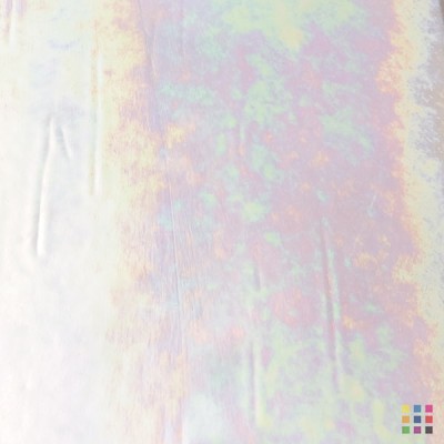 W Opalescent 51-DD IRID blanc dense iridescent 82x107cm