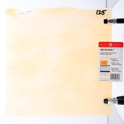 B Opalescent 0138-30 pâte d`amandes 51x89cm Striker*